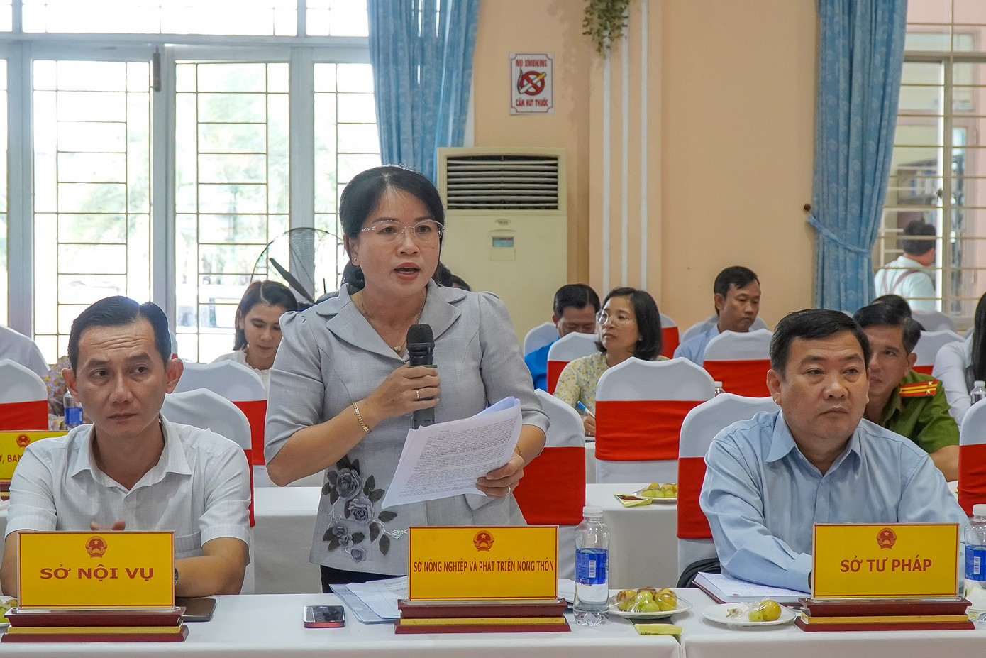 Đại diện lãnh đạo UBND tỉnh, sở, ngành, địa phương thông tin, làm rõ một số vướng mắc, hướng giải quyết cụ thể đối với từng nhóm vấn đề mà doanh nghiệp đang gặp phải. Đại diện lãnh đạo UBND tỉnh, sở, ngành, địa phương thông tin, làm rõ một số vướng mắc, hướng giải quyết cụ thể đối với từng nhóm vấn đề mà doanh nghiệp đang gặp phải.