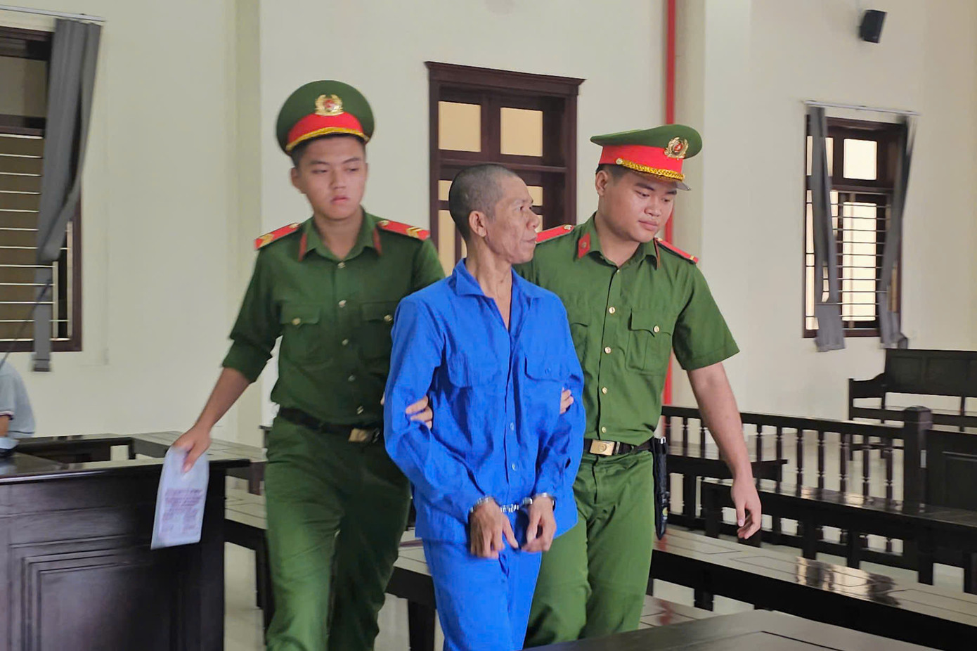 Danh Thanh Sơn lãnh mức án tù chung thân về tội giết người. Danh Thanh Sơn lãnh mức án tù chung thân về tội giết người.