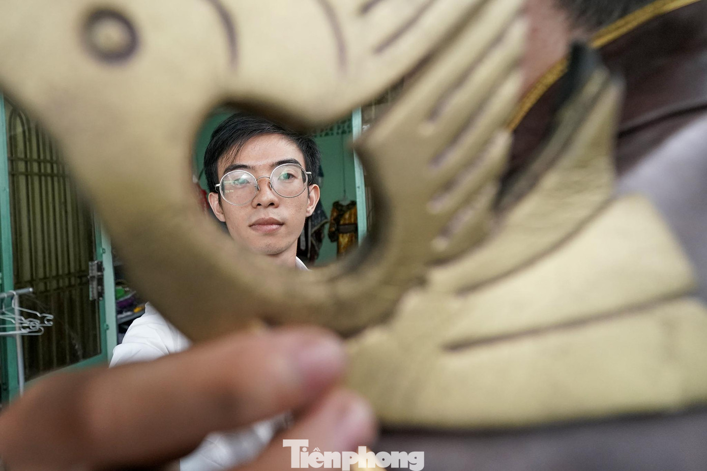 Khó nhất vẫn là tìm kiếm thông tin về chi tiết trang phục, từ đó có thể cho ra bảng thiết kế phù hợp với yêu cầu hiện tại và tương ứng với lịch sử.