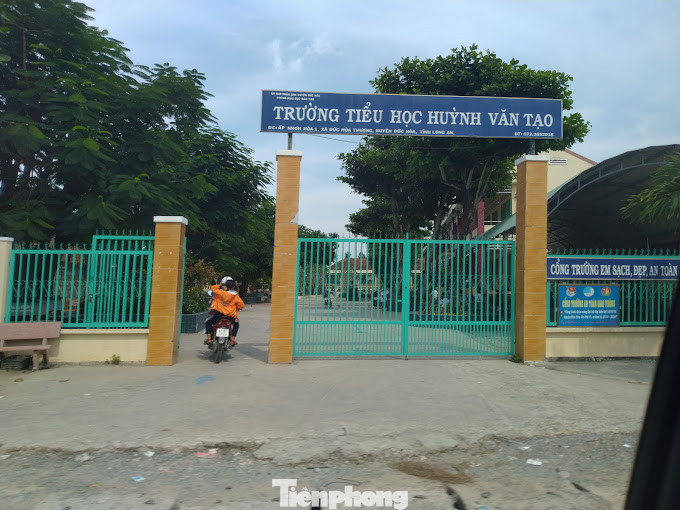 Trường tiểu học Huỳnh Văn Tạo, nơi xảy ra sự việc đau lòng. Trường tiểu học Huỳnh Văn Tạo, nơi xảy ra sự việc đau lòng.