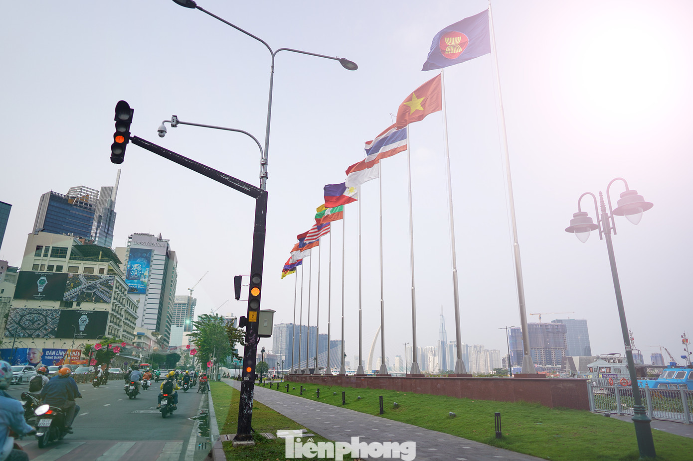 Công viên bến Bạch Đằng đang thực sự trở thành điểm nhấn xứng với vai trò là &quot;mặt tiền&quot; TPHCM.