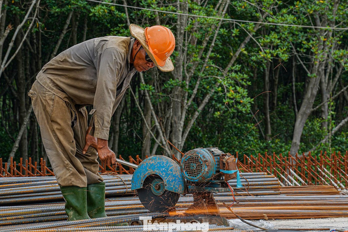 Những ngày qua, công nhân thi công tất bật tại công trình thuộc xã Phước Thái, huyện Long Thành.