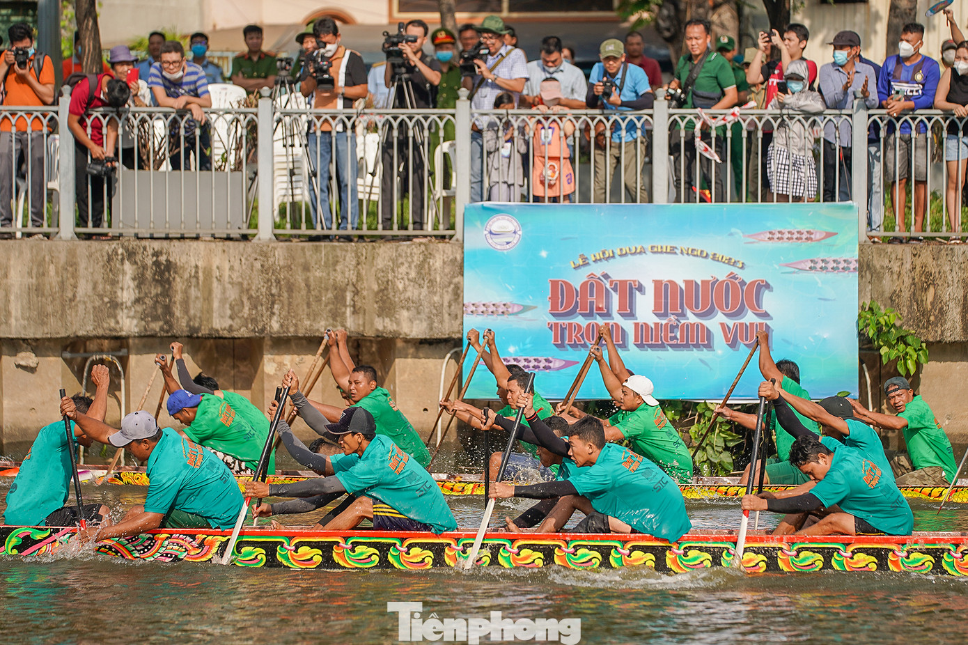 Tại vòng loại, các đội đua được chia thành 4 bảng. Sau đó, ban tổ chức chọn ra 4 đội vào bán kết. Kế đến, 2 đội tranh hạng nhất và 2 đội tranh hạng 3.
