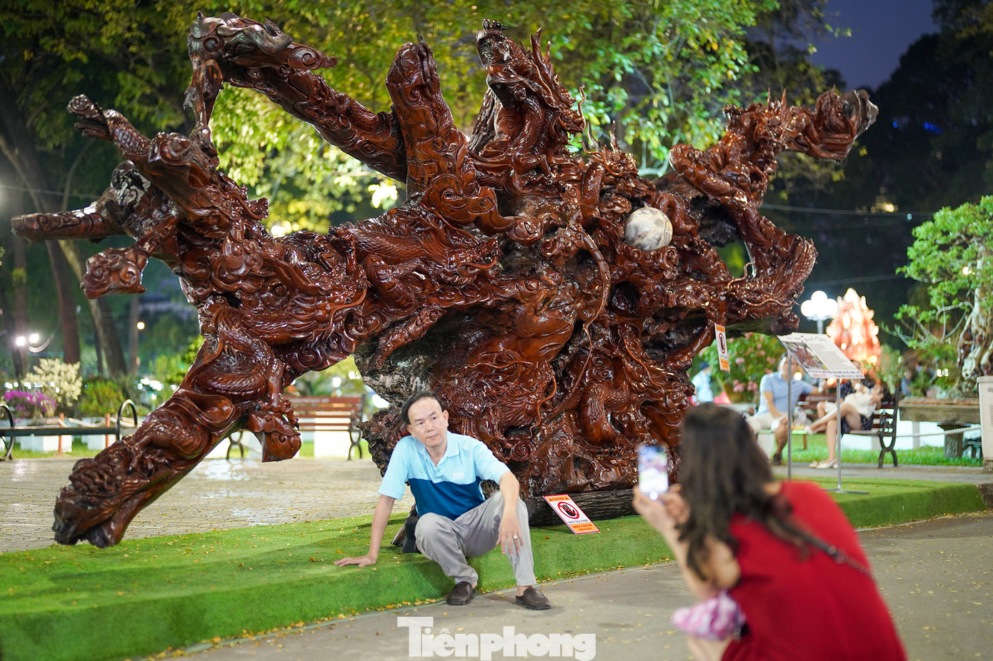 Đây là một trong ba tác phẩm thu hút du khách, giá niêm yết là 6 tỷ đồng.