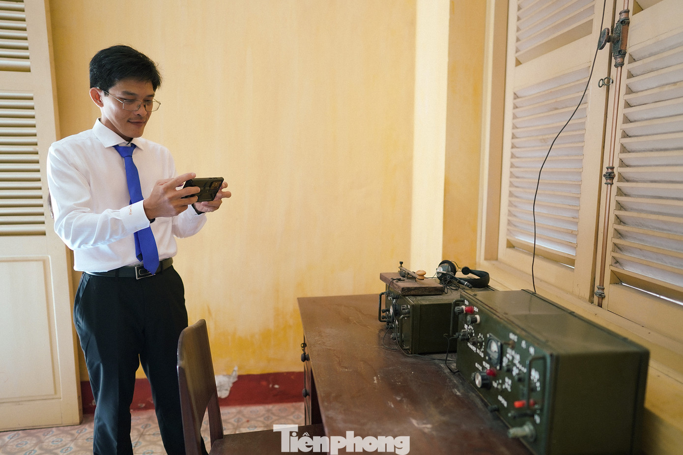 Khu vực máy truyền tin bên trong trụ sở Phái đoàn liên lạc Bộ Tổng tư lệnh quân đội nhân dân Việt Nam.