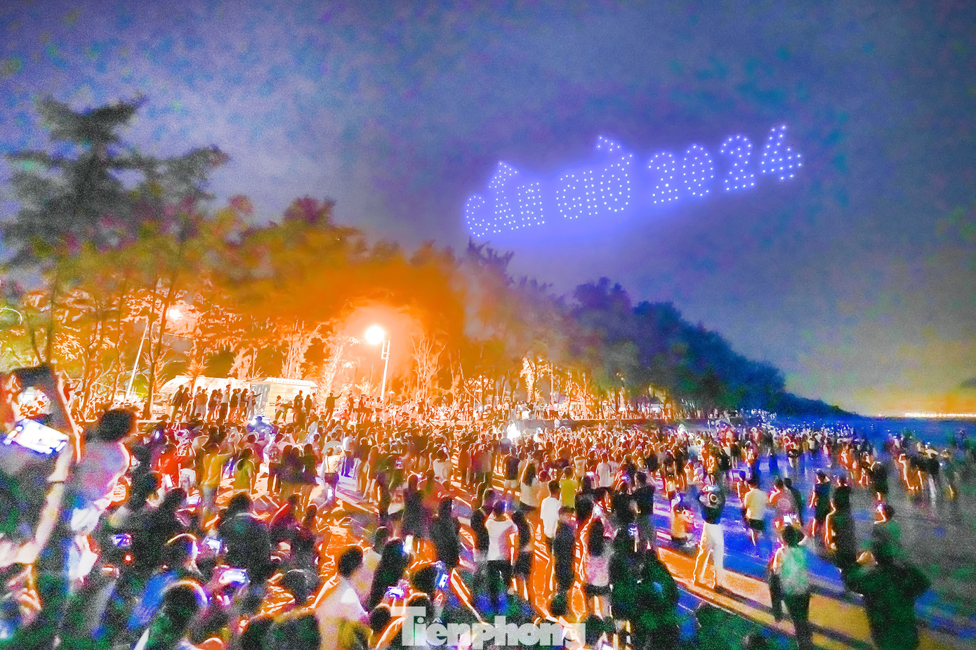 Ông Nguyễn Ngọc Xuân - Phó chủ tịch UBND huyện Cần Giờ, Trưởng ban tổ chức Lễ hội Nghinh Ông Cần Giờ 2024 cho biết, điểm nhấn của lễ hội là phần biểu diễn nghệ thuật ánh sáng với 250 máy bay không người lái để tái hiện những hình ảnh đặc trưng của Lễ hội Nghinh Ông, Lăng Ông Thủy Tướng và hình ảnh về Cần Giờ.