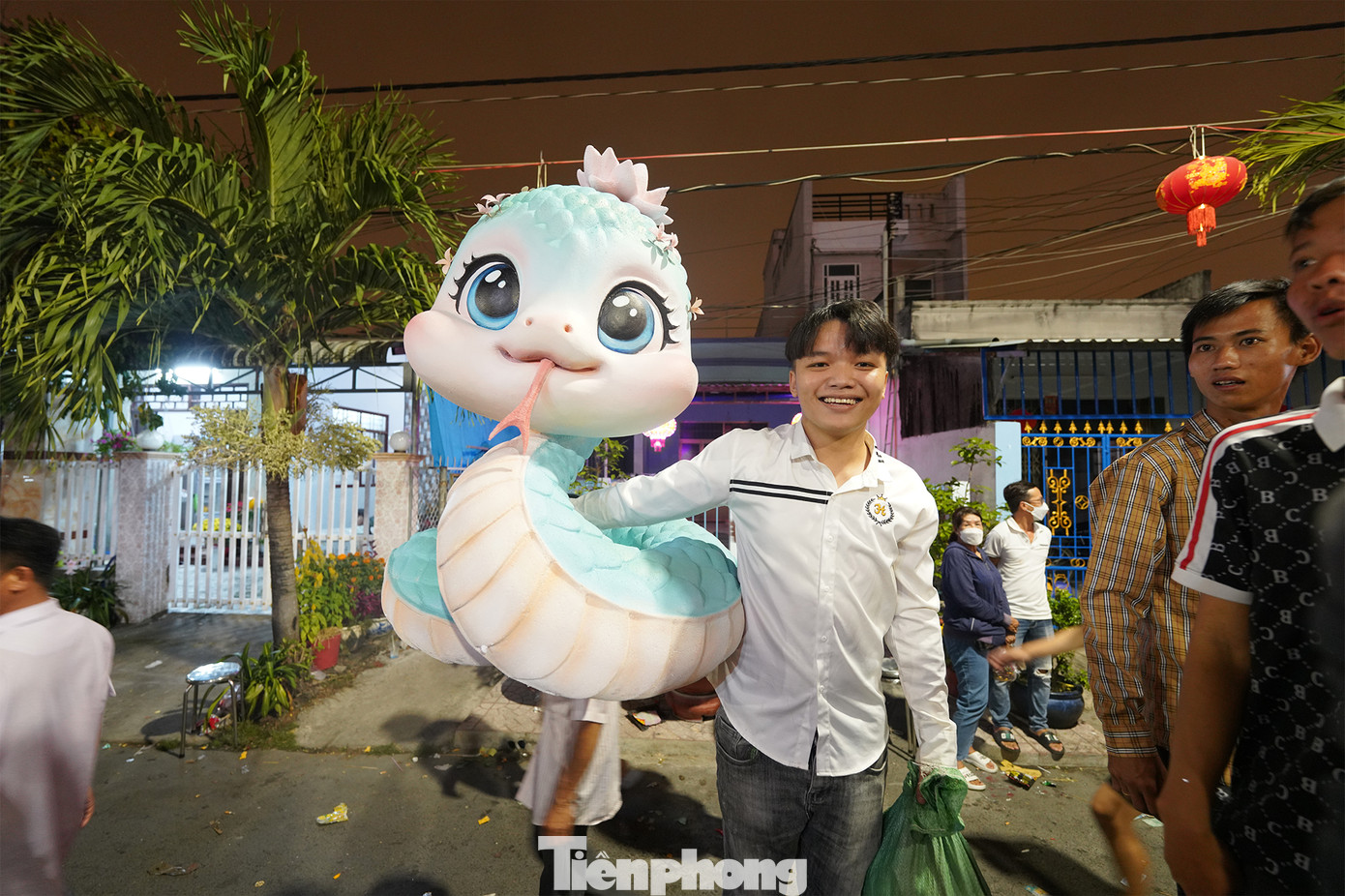 Chiến lợi phẩm sau nhiều giờ chờ phát lộc. Lúc này, đồng hồ cũng điểm gần 2h sáng.