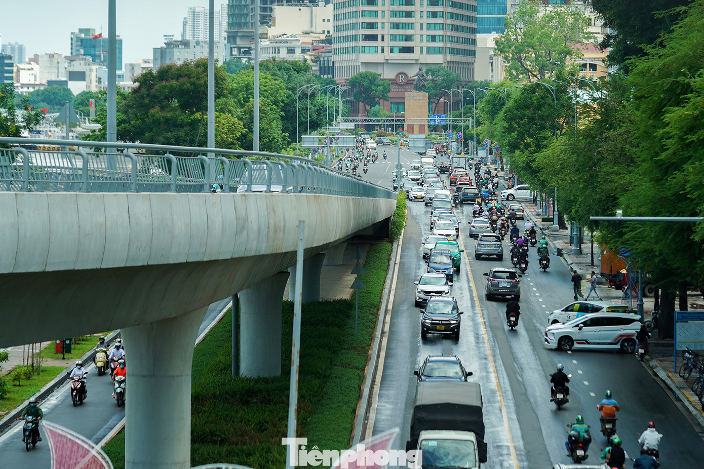 Trên cầu Ba Son tổ chức lưu thông 2 chiều các loại xe. Cấm xe sơ-mi rơ-moóc lưu thông qua cầu, cấm dừng xe và đỗ xe trên cầu Thủ Thiêm 2 và đường dẫn. Trên cầu Ba Son tổ chức lưu thông 2 chiều các loại xe. Cấm xe sơ-mi rơ-moóc lưu thông qua cầu, cấm dừng xe và đỗ xe trên cầu Thủ Thiêm 2 và đường dẫn.