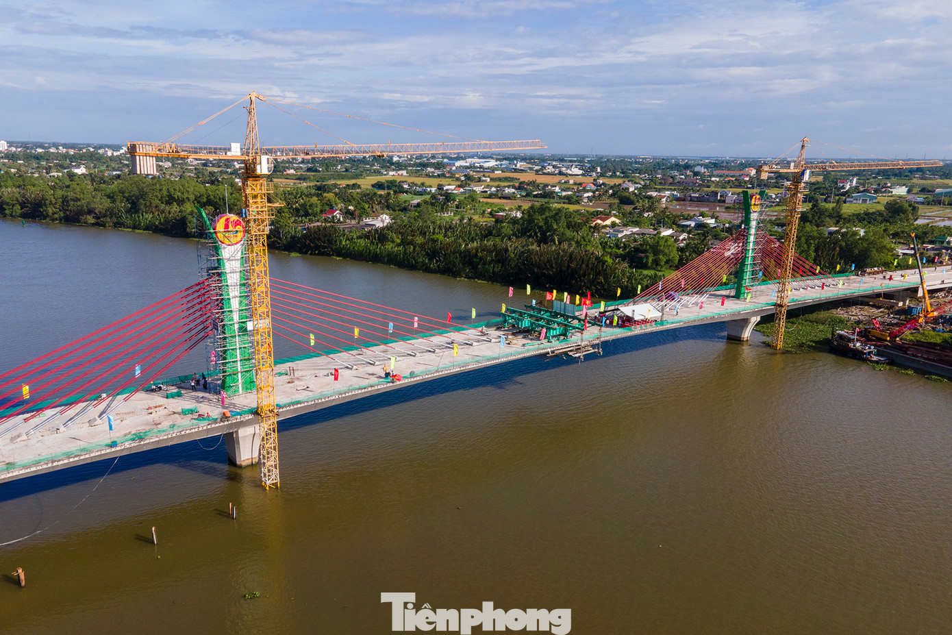 Với vai trò kết nối giao thương, cầu bắc qua sông Vàm Cỏ tây sẽ góp phần phát triển kinh tế-xã hội của khu vực, cải thiện và hình thành bộ mặt Đô thị thành phố Tân An văn minh, hiện đại; giảm bớt áp lực giao thông trên các tuyến Quốc lộ 1, tuyến tránh Quốc lộ 1 và trục đường Hùng Vương, giảm thiểu tai nạn giao thông. Dự án được hợp long sau hơn 20 tháng thi công, dự kiến sẽ thông xe kỹ thuật trong tháng 11/2023. Với vai trò kết nối giao thương, cầu bắc qua sông Vàm Cỏ tây sẽ góp phần phát triển kinh tế-xã hội của khu vực, cải thiện và hình thành bộ mặt Đô thị thành phố Tân An văn minh, hiện đại; giảm bớt áp lực giao thông trên các tuyến Quốc lộ 1, tuyến tránh Quốc lộ 1 và trục đường Hùng Vương, giảm thiểu tai nạn giao thông. Dự án được hợp long sau hơn 20 tháng thi công, dự kiến sẽ thông xe kỹ thuật trong tháng 11/2023.