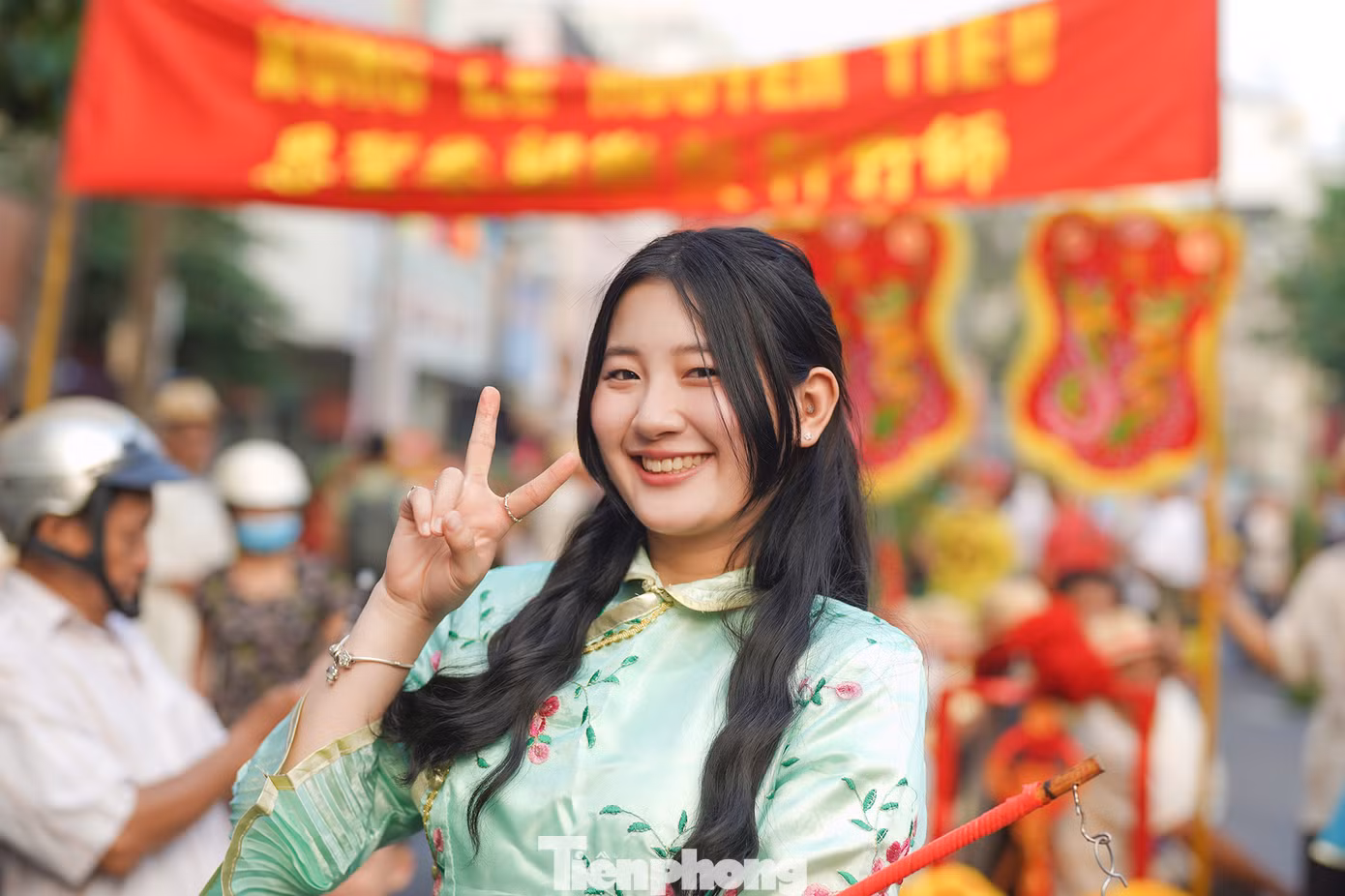 "Đây là năm thứ 6, tôi tham gia lễ hội. Cũng như mọi năm, tôi vào vai tiên nữ gánh hoa, lồng đèn", bạn Hàn Mẫn Nghi chia sẻ.