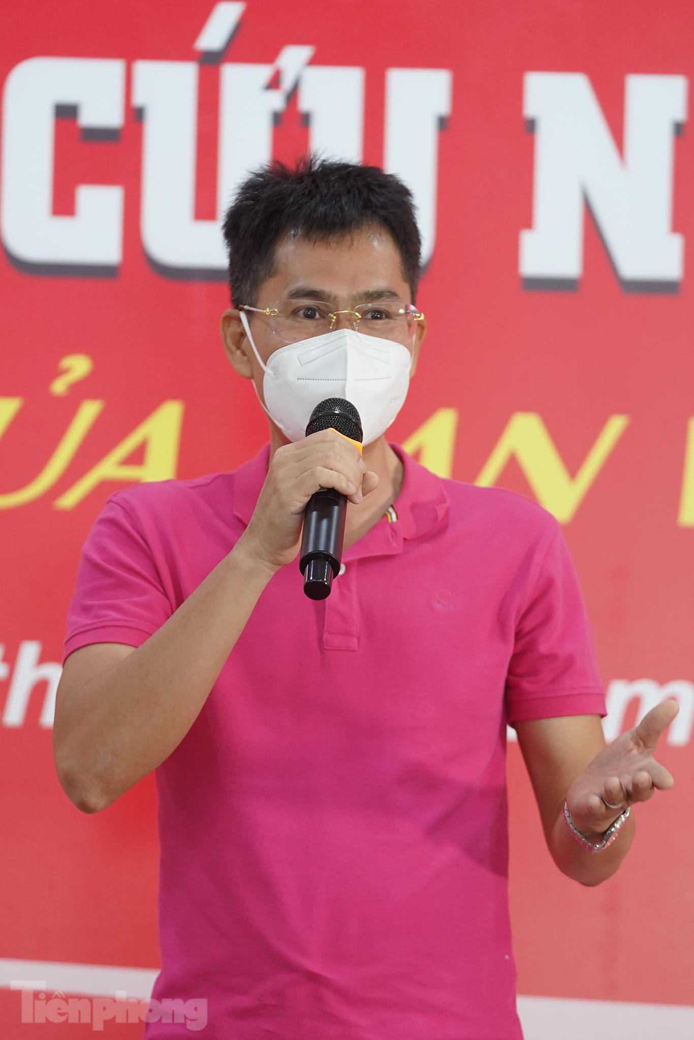 Nhà báo Lý Thành Tâm - Trưởng cơ quan đại diện báo Tiền Phong tại TPHCM phát biểu khai mạc: "Với thông điệp “Hiến máu cứu người - Sinh mệnh của bạn và tôi” xuyên suốt 14 năm qua, kể từ khi ngày hội Chủ nhật Đỏ được báo Tiền Phong khởi xướng đã trở thành lời thúc giục mạnh mẽ mỗi dịp năm mới nhằm huy động nguồn máu quý giá để cứu chữa những người bệnh".
