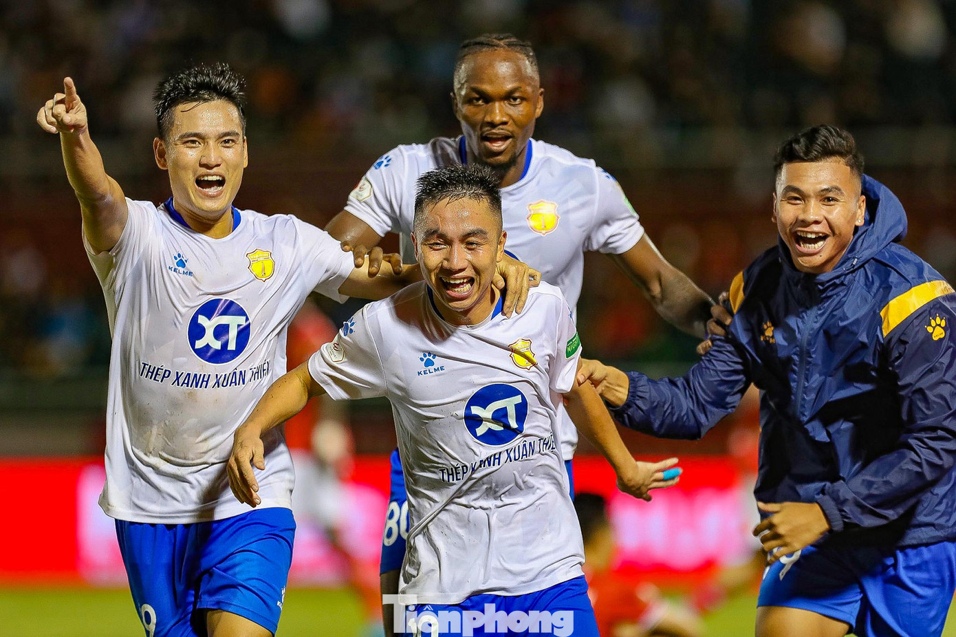 Với kết quả này, CLB Nam Định vươn lên vị trí thứ 10 trên bảng xếp hạng với 16 điểm. Trong khi đó, CLB TPHCM đứng hạng 12 và chỉ hơn đội cuối bảng Sài Gòn đúng một điểm. Với kết quả này, CLB Nam Định vươn lên vị trí thứ 10 trên bảng xếp hạng với 16 điểm. Trong khi đó, CLB TPHCM đứng hạng 12 và chỉ hơn đội cuối bảng Sài Gòn đúng một điểm.