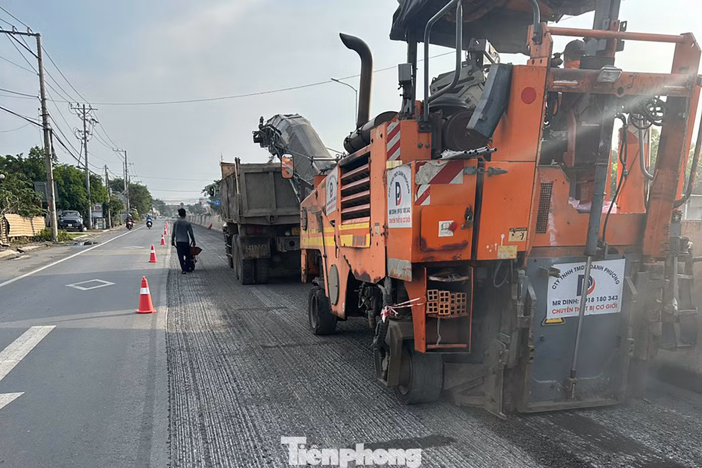 Các đơn vị thi công tái lập lại mặt đường trong ngày 19/5. Khu Quản lý đường bộ IV cho biết, tuyến tránh QL1 qua TP Tân An do Ban Quản lý dự án 7 làm chủ đầu tư. Tuyến đường này đang trong thời gian bảo hành.