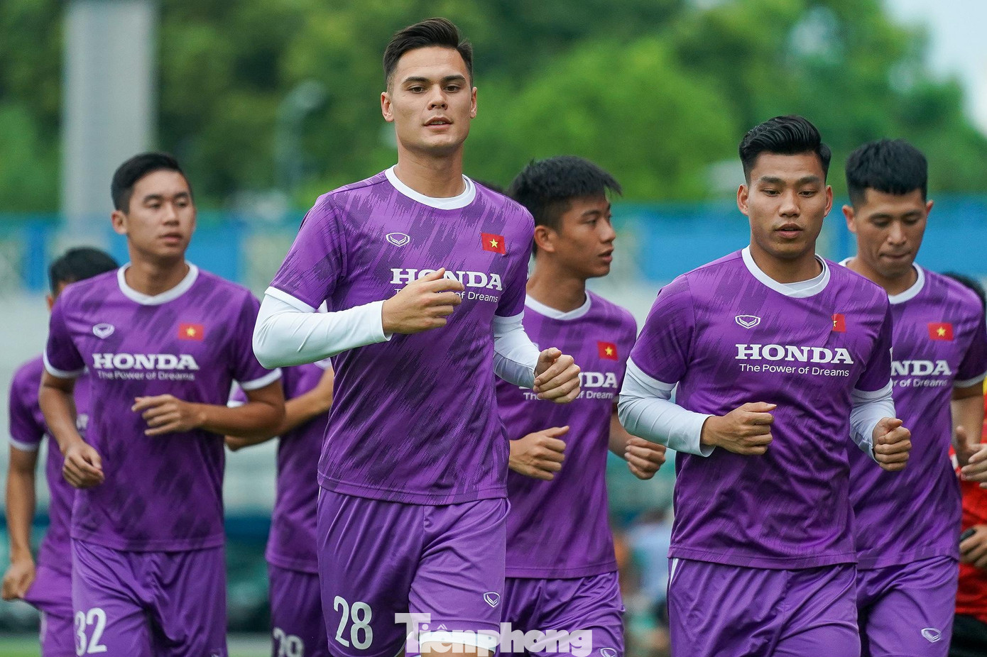 Adriano Schmid - Bùi Đức Duy khá thoải mái trong buổi tập. Adriano Schmid - Bùi Đức Duy khá thoải mái trong buổi tập.