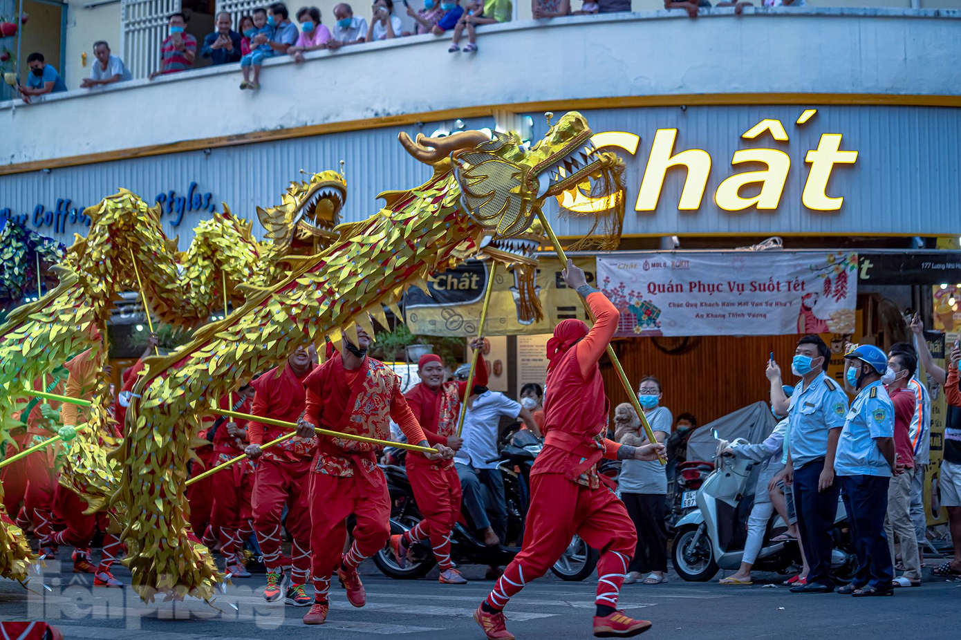 Lễ hội sử dụng nông lịch, kết thúc năm cũ, mở ra năm mới với nhiều phong tục, nghi thức, đoàn tụ gia đình, vui chơi, xuất hành làm ăn,… Lễ hội sử dụng nông lịch, kết thúc năm cũ, mở ra năm mới với nhiều phong tục, nghi thức, đoàn tụ gia đình, vui chơi, xuất hành làm ăn,…