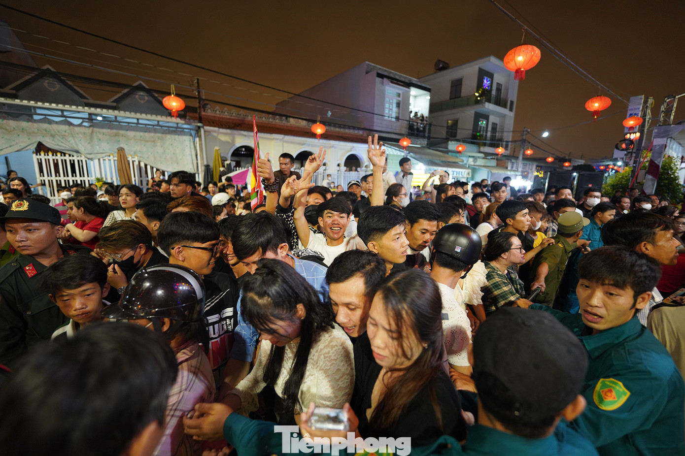 Chiến lợi phẩm sau nhiều giờ chờ phát lộc. Lúc này, đồng hồ cũng điểm gần 2h sáng.