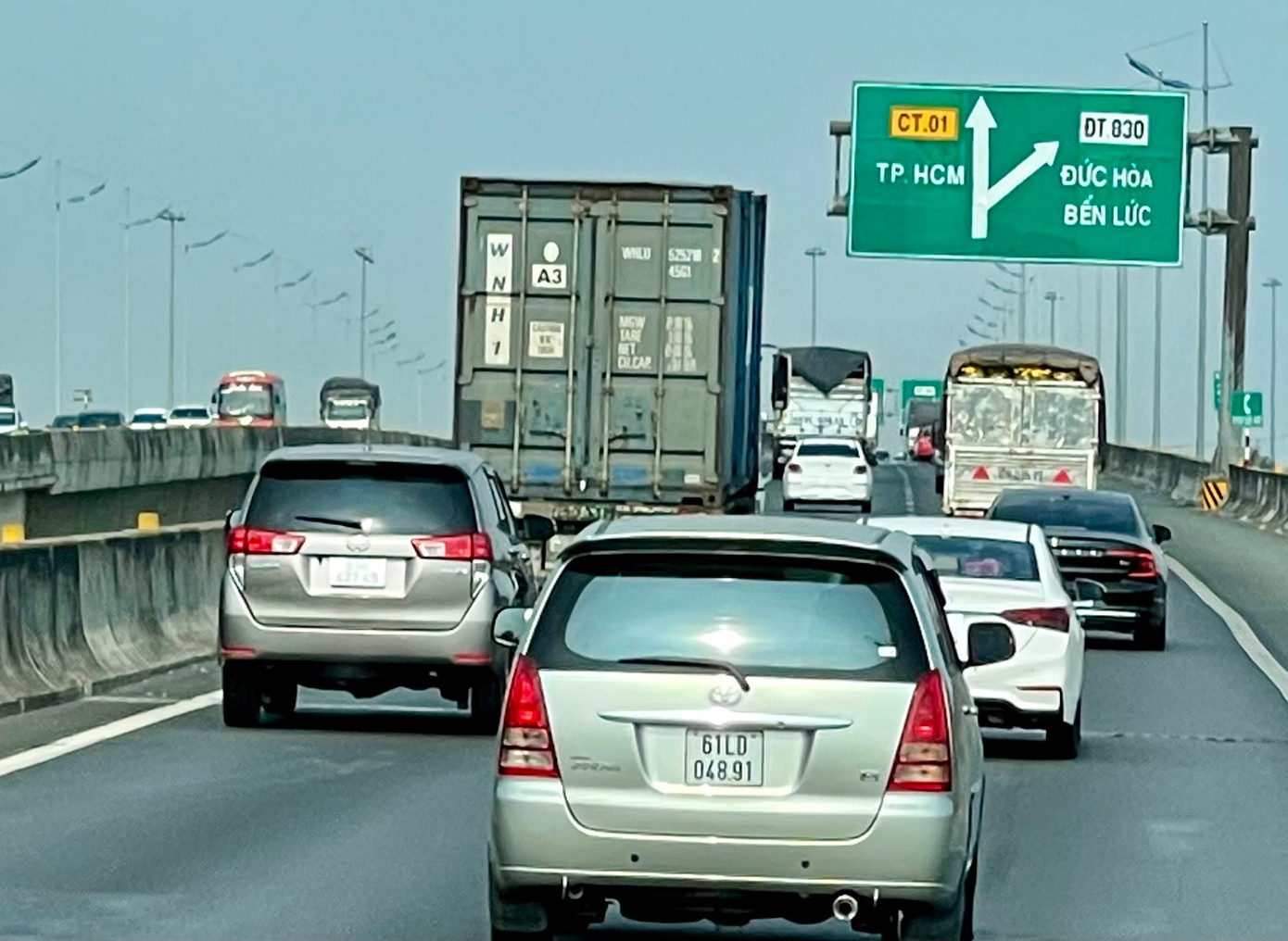 Đoạn cao tốc rẽ vào tỉnh Long An ghi nhận lúc 14h30 ngày 5/2. Đoạn cao tốc rẽ vào tỉnh Long An ghi nhận lúc 14h30 ngày 5/2.