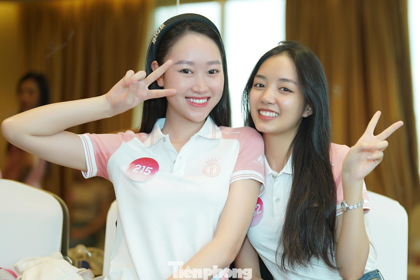 Sau các phần thi căng thẳng, thí sinh có những khoảnh khắc vui vẻ bên nhau. Các cô gái cho biết họ không đến đây chỉ để thi, thời gian sống chung giúp họ gắn bó như những người bạn.