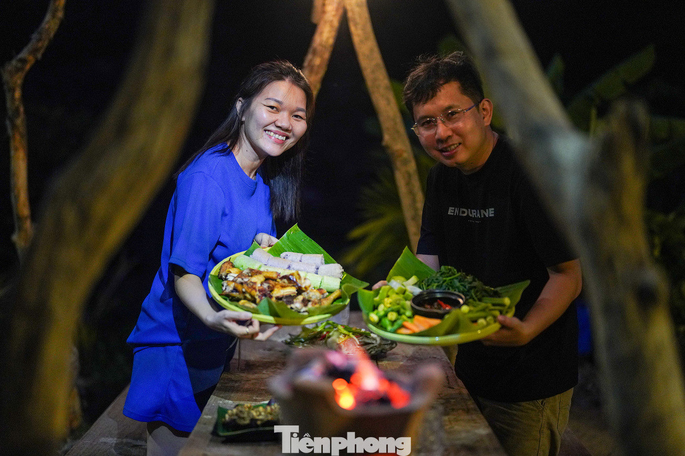 Buổi tối thưởng thức ẩm thực trên đảo Du Mục. Buổi tối thưởng thức ẩm thực trên đảo Du Mục.