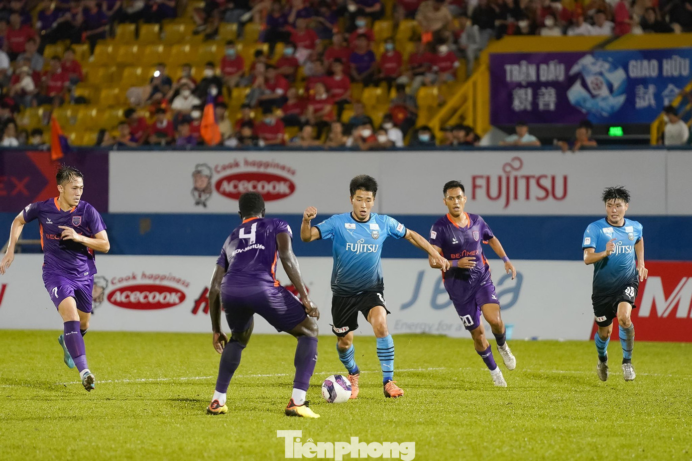 Đội khách Kawasaki Frontale vừa kết thúc mùa giải J-League với vị trí á quân. Tuy nhiên, thành phần sang Việt Nam của đội thiếu vắng hai cầu thủ Shogo Taniguchi (đội trưởng) và Miki Yamane do đang cùng Nhật Bản thi đấu World Cup.