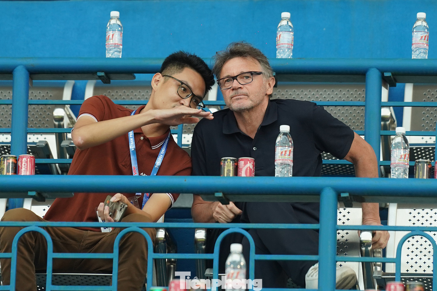 Sau khi trở về từ SEA Games 32, HLV Troussier và các cộng sự đã tới các sân để theo dõi phong độ của các tuyển thủ cũng như tìm kiếm những nhân tố mới để triệu tập vào danh sách tập trung ĐT Việt Nam.