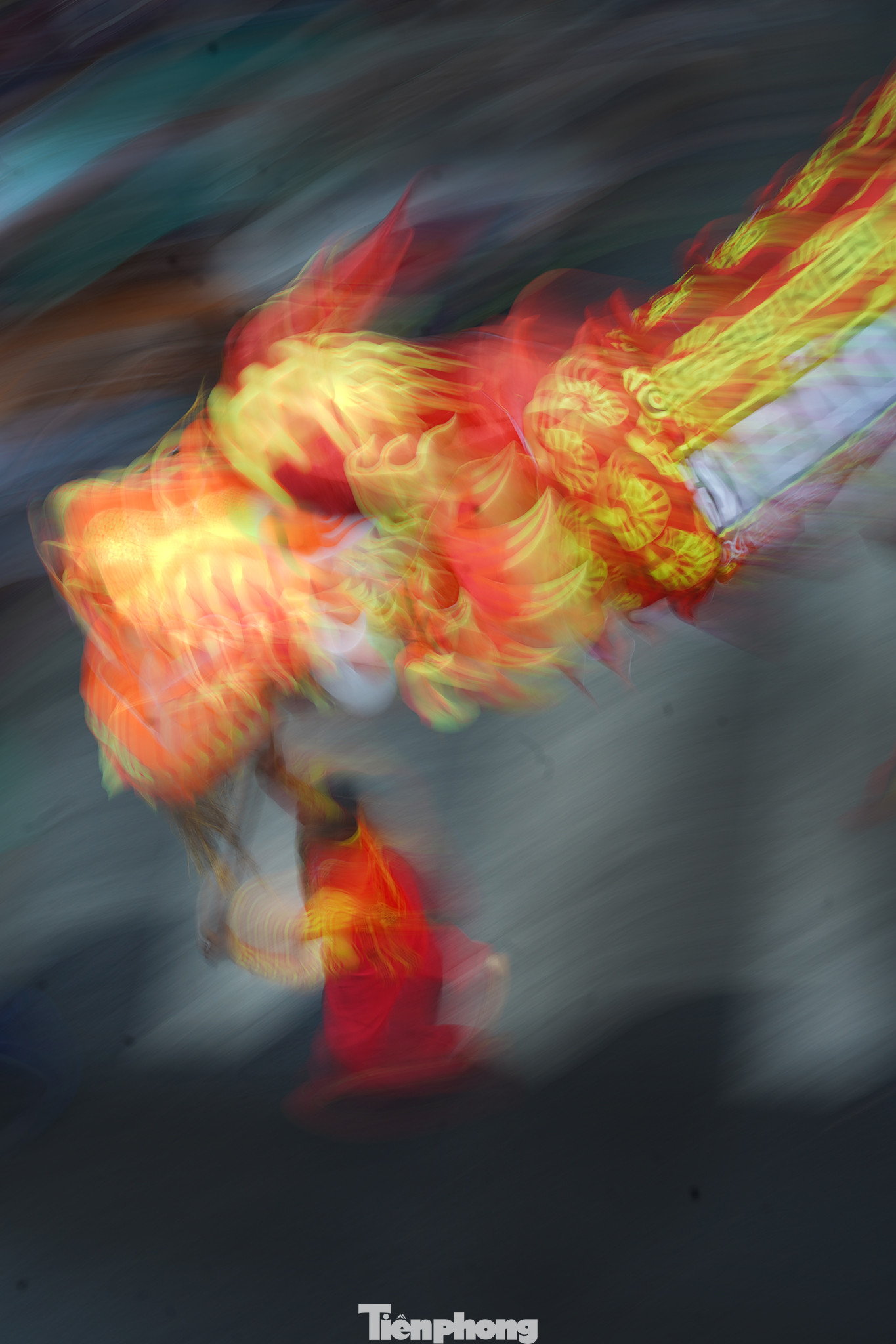 Bài biểu diễn của một đội múa rồng cỡ lớn nhận được nhiều lời tán dương của người xem.