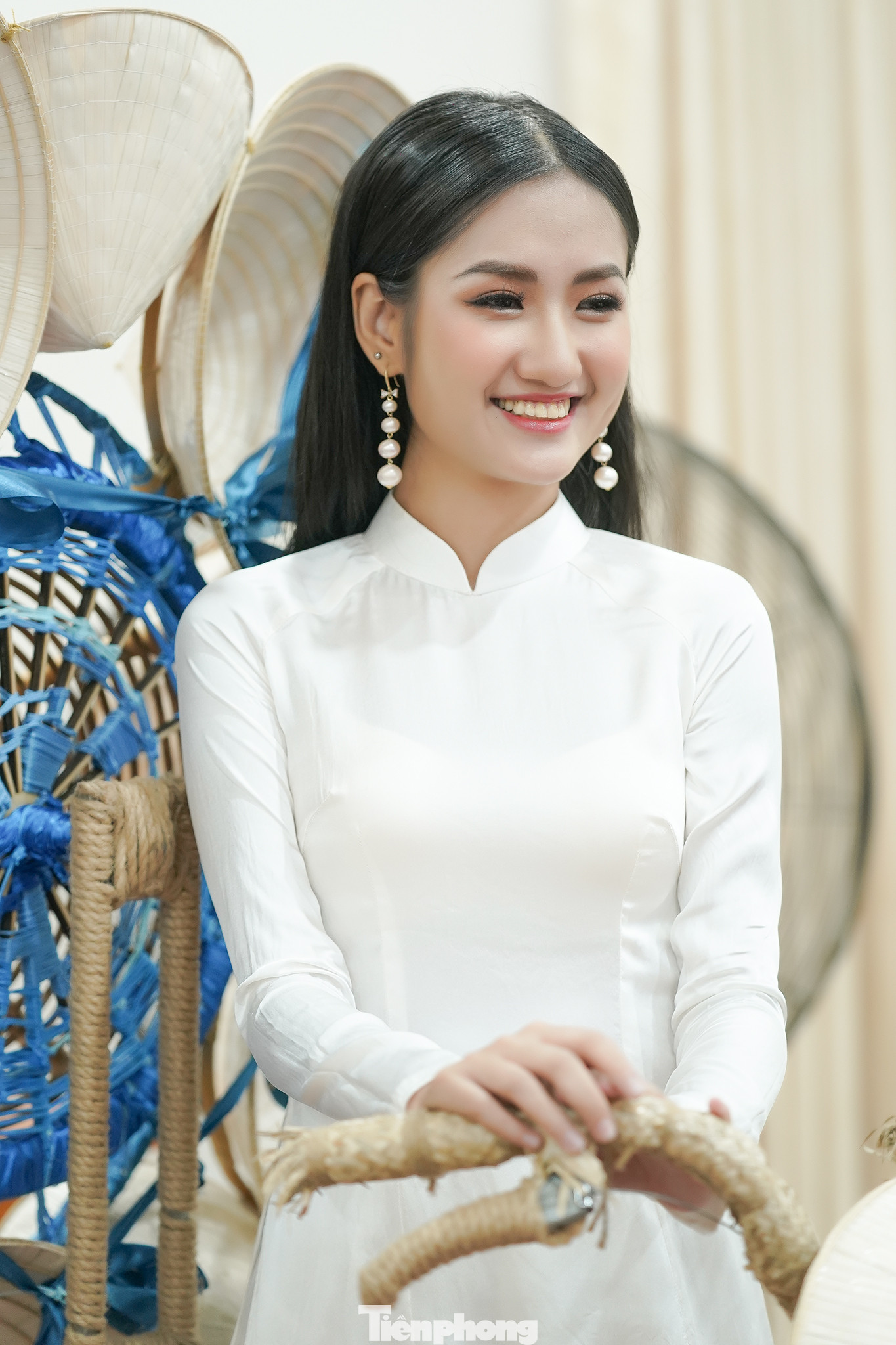 Quốc phục “Sống xanh” được cân nhắc kỹ lưỡng theo tiêu chí thân thiện với môi trường của cuộc thi cũng như chuyển tải nét đẹp truyền thống của người phụ nữ Việt. Đây cũng là thông điệp Nguyễn Thanh Hà hướng về lối sống tôn trọng môi trường.