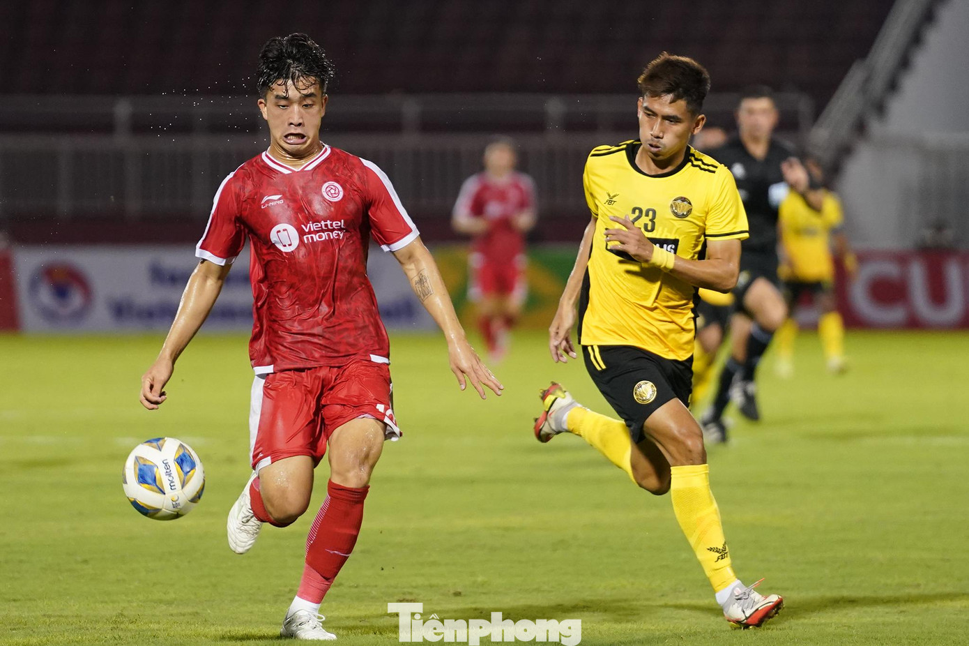 Các cầu thủ Young Elephants không còn thể lực đeo bám. Các cầu thủ Young Elephants không còn thể lực đeo bám.