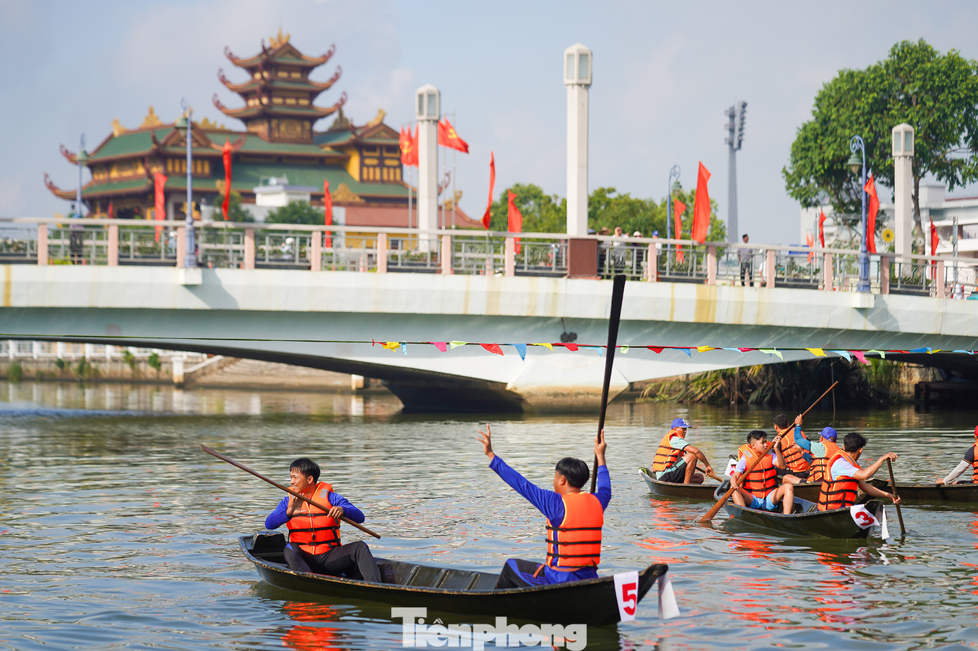 Tham gia giải này có hơn 150 vận động viên của 15 đơn vị huyện, thị xã, thành phố và đơn vị Công an tỉnh Long An.