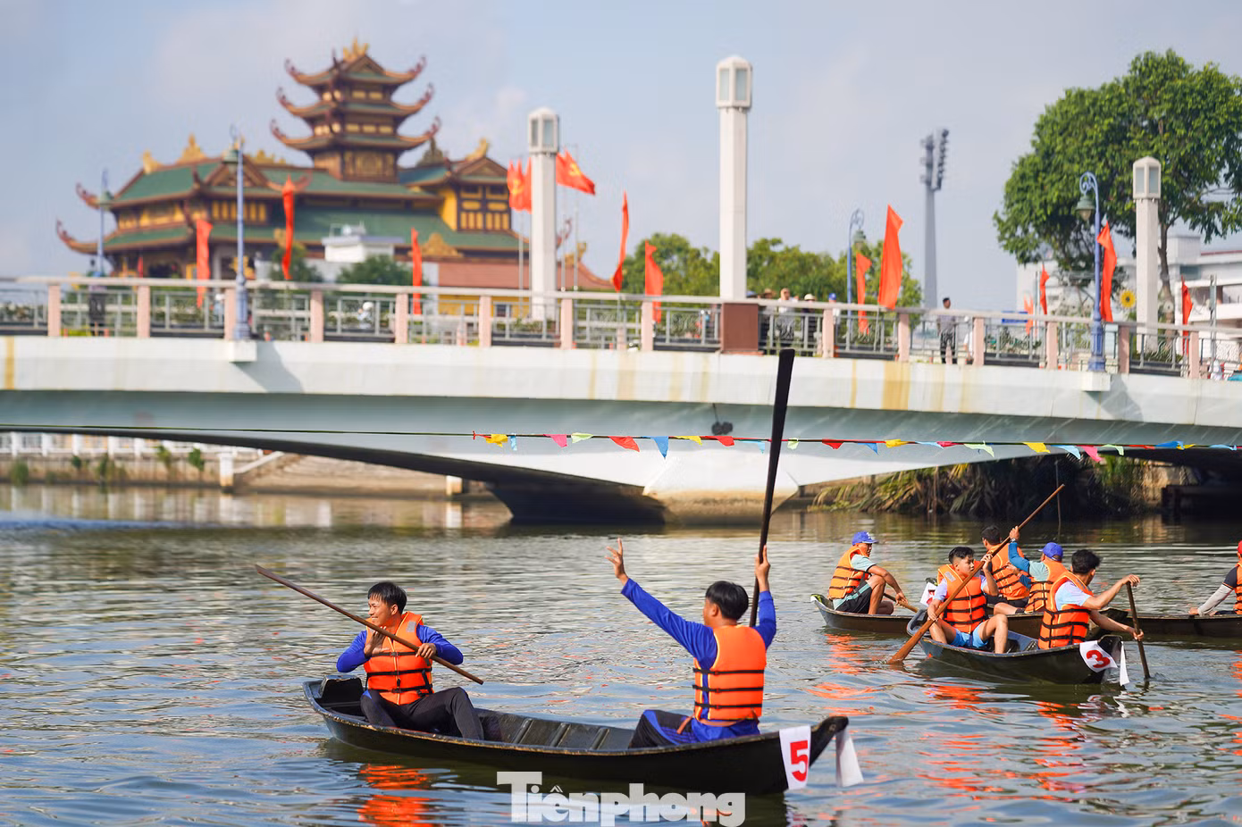 Tham gia giải này có hơn 150 vận động viên của 15 đơn vị huyện, thị xã, thành phố và đơn vị Công an tỉnh Long An.