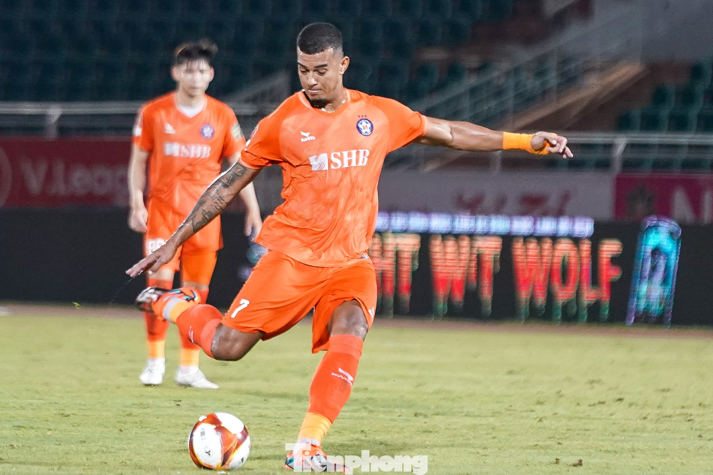 Phút 73, Rodrigo sút phạt hiểm hóc rút ngắn tỷ số cho S.Đà Nẵng. Bàn thắng này là tất cả những gì đội bóng sông Hàn làm được. Phút 73, Rodrigo sút phạt hiểm hóc rút ngắn tỷ số cho S.Đà Nẵng. Bàn thắng này là tất cả những gì đội bóng sông Hàn làm được.