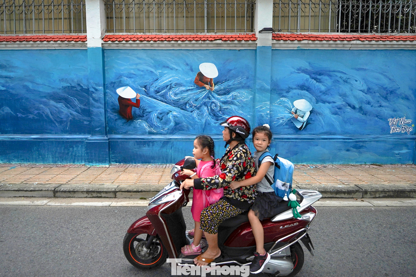 Bức họa đầy quyến rũ được thực hiện bằng tâm huyết của các hoạ sĩ.