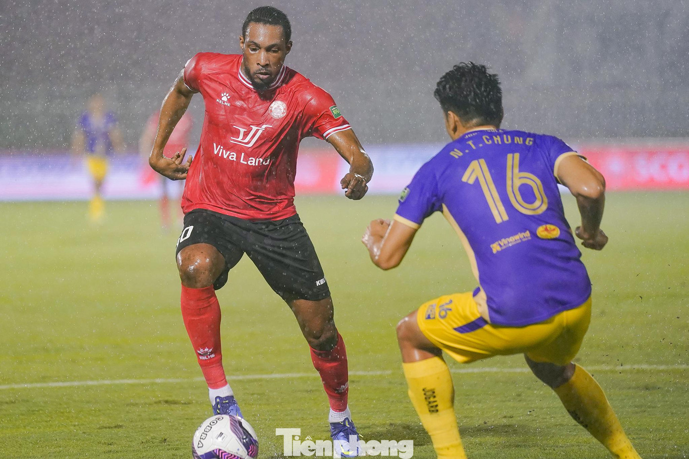 Những phút còn lại của trận đấu, CLB Hà Nội kéo giảm tốc độ trận đấu. Trong khi CLB TPHCM kháng cự yếu ớt và không tìm bàn gỡ. Chung cuộc Hà Nội thắng đậm CLB TP.HCM với tỉ số 6-0 để tiếp tục dẫn đầu bảng xếp hạng với 40 điểm.