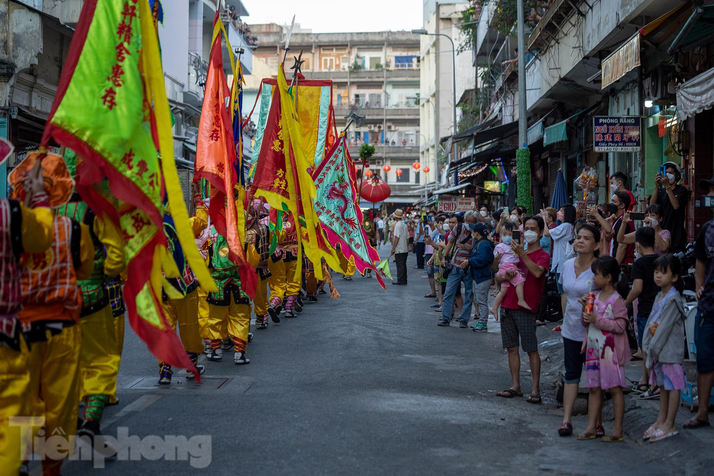 Lễ hội có sự tham gia của người Hoa, người Kinh sinh sống ở TPHCM với trung tâm là Quận 5 mang giá trị cố kết cộng đồng, giao lưu, giao thoa văn hóa của người Hoa nói riêng và với các cộng đồng người khác nói chung. Lễ hội có sự tham gia của người Hoa, người Kinh sinh sống ở TPHCM với trung tâm là Quận 5 mang giá trị cố kết cộng đồng, giao lưu, giao thoa văn hóa của người Hoa nói riêng và với các cộng đồng người khác nói chung.