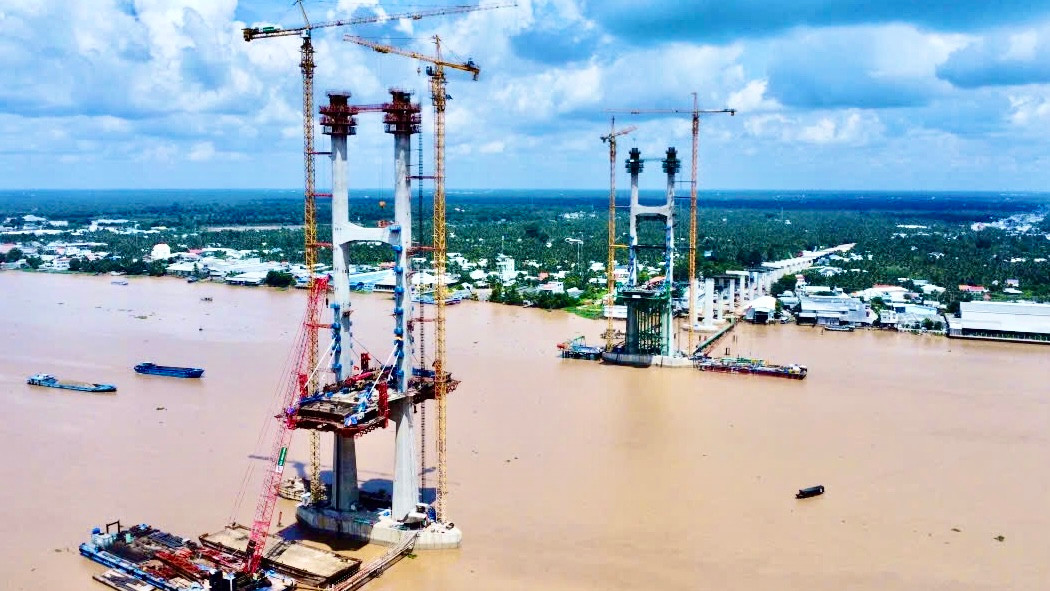 Dự án cầu Rạch Miễu 2 đã hoàn thành căng bó cáp dây văng lần 1.