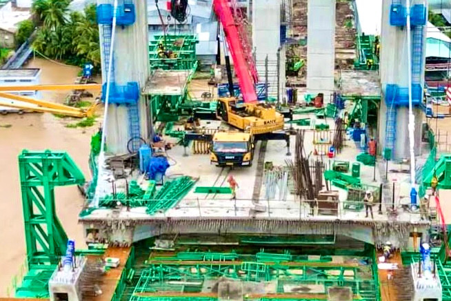 Các nhà thầu đang tổ chức thi công "3 ca, 4 kíp" để đảm bảo hoàn thành dự án kịp tiến độ.