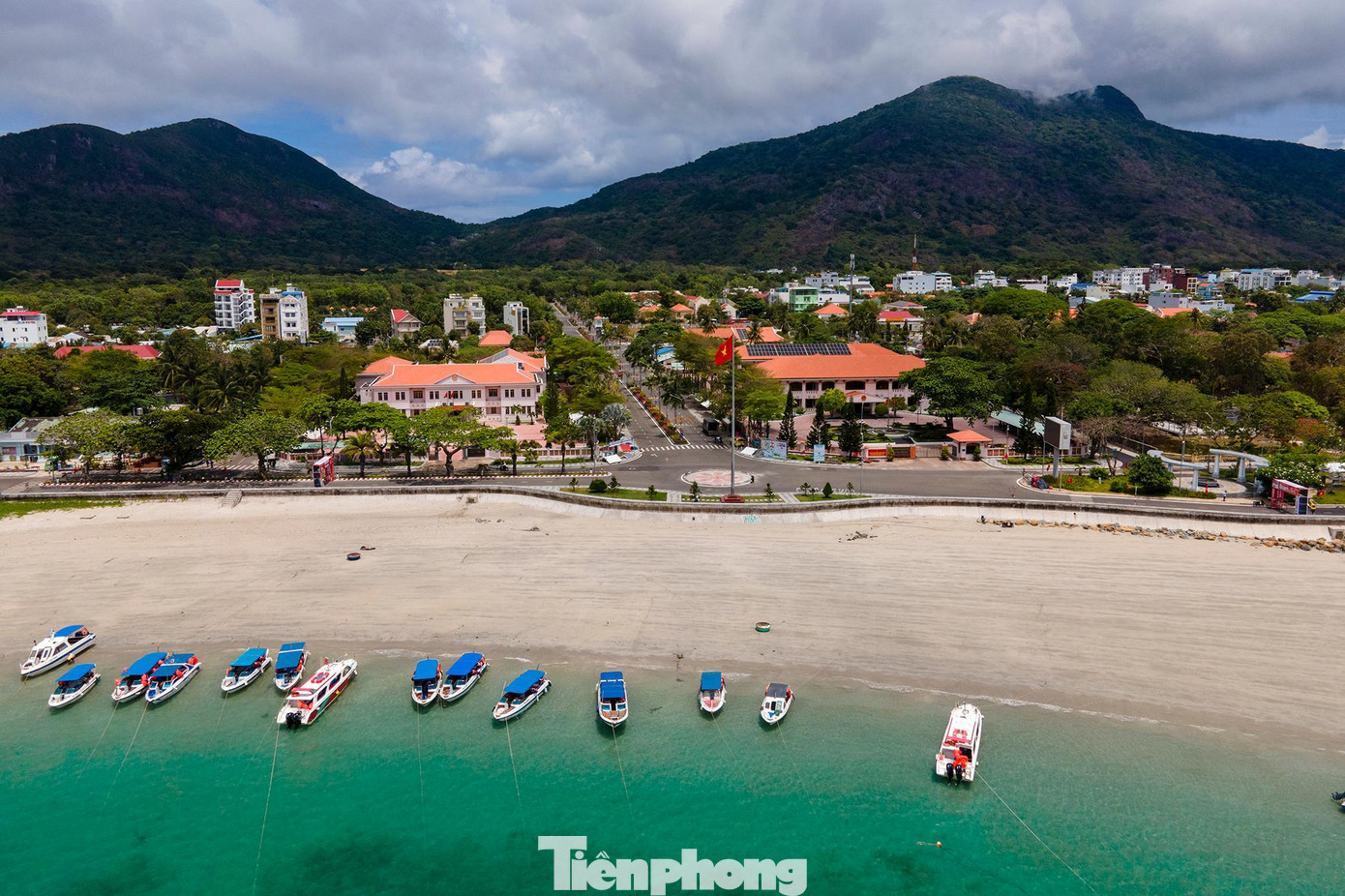 Vị trí xuất phát và về đích của giải Tiền Phong Marathon 2022 nằm ngay cột cờ trung tâm đường Tôn Đức Thắng. Vị trí xuất phát và về đích của giải Tiền Phong Marathon 2022 nằm ngay cột cờ trung tâm đường Tôn Đức Thắng.