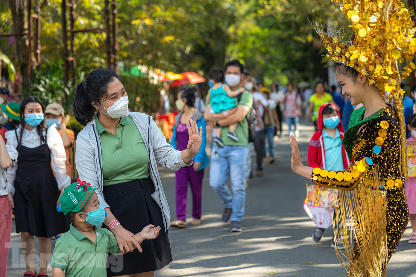 Với chủ đề “Xuân mãnh hổ – Hội ngộ Tết Đầm Sen”, Công viên Văn hóa Đầm Sen sẽ mở cửa từ mùng 1 đến hết 13 tết (từ 8h sáng đến 21h). Đặc biệt, năm nay trước đại dịch COVID-19, nhiều gia đình hạn chế về quê ăn tết để bảo đảm công tác phòng dịch tại quê nhà, nên Đầm Sen Tết Nhâm Dần không tăng giá vé.