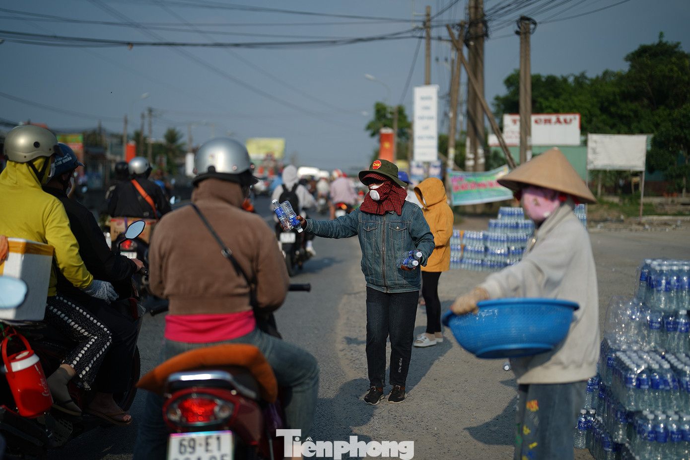 Nhóm công tác từ thiện này đã nhận được sự hỗ trợ từ các nhà hảo tâm và địa phương, qua đó lan tỏa tinh thần đoàn kết, giúp đỡ lẫn nhau, tiếp thêm động lực cho những người lao động xa quê.