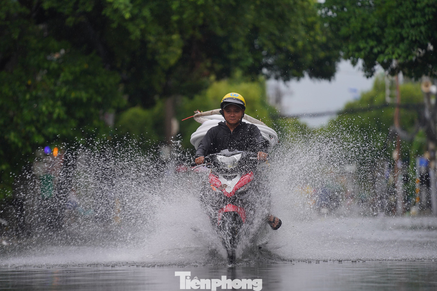 Cơ quan khí tượng dự báo trong khoảng từ ngày 15-20/6, TPHCM sẽ có nhiều mưa, cần đề phòng mưa với cường độ lớn có thể gây ngập sâu một số tuyến đường. (Ảnh minh họa: Phạm Nguyễn) Cơ quan khí tượng dự báo trong khoảng từ ngày 15-20/6, TPHCM sẽ có nhiều mưa, cần đề phòng mưa với cường độ lớn có thể gây ngập sâu một số tuyến đường. (Ảnh minh họa: Phạm Nguyễn)