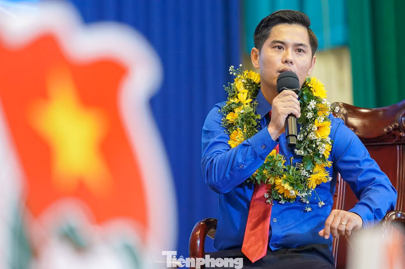 Dù bản thân nhiều lần mắc COVID-19 nhưng anh Nguyễn Quốc Mẫn - Bí thư Huyện Đoàn Đức Hòa luôn tiên phong trong các tuyến đầu nhằm hỗ trợ người dân phòng chống dịch. Đến giờ anh vẫn nhớ như in công việc thiện nguyện trong giai đoạn chống dịch đầy gian khó.