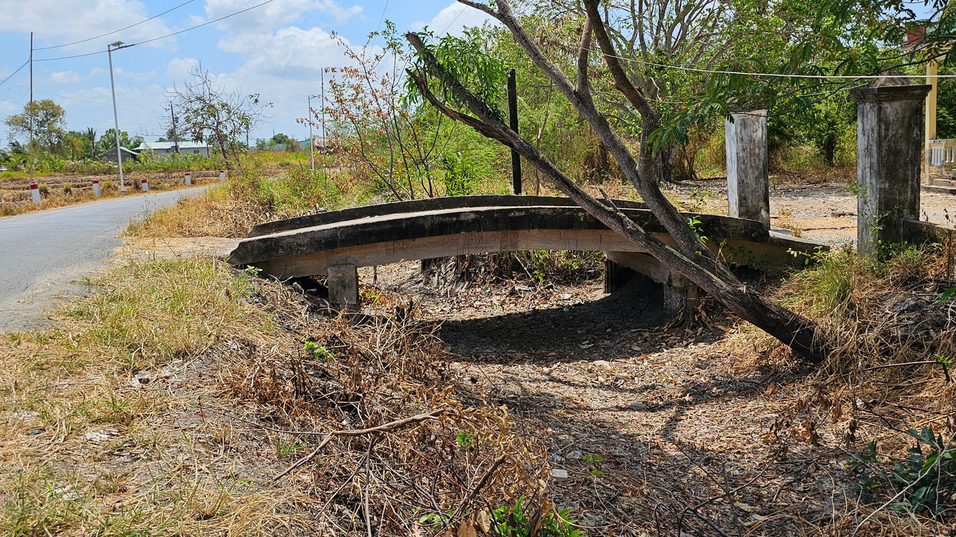 Mùa khô hạn đến, người dân Tân Tập lại "khát nước".