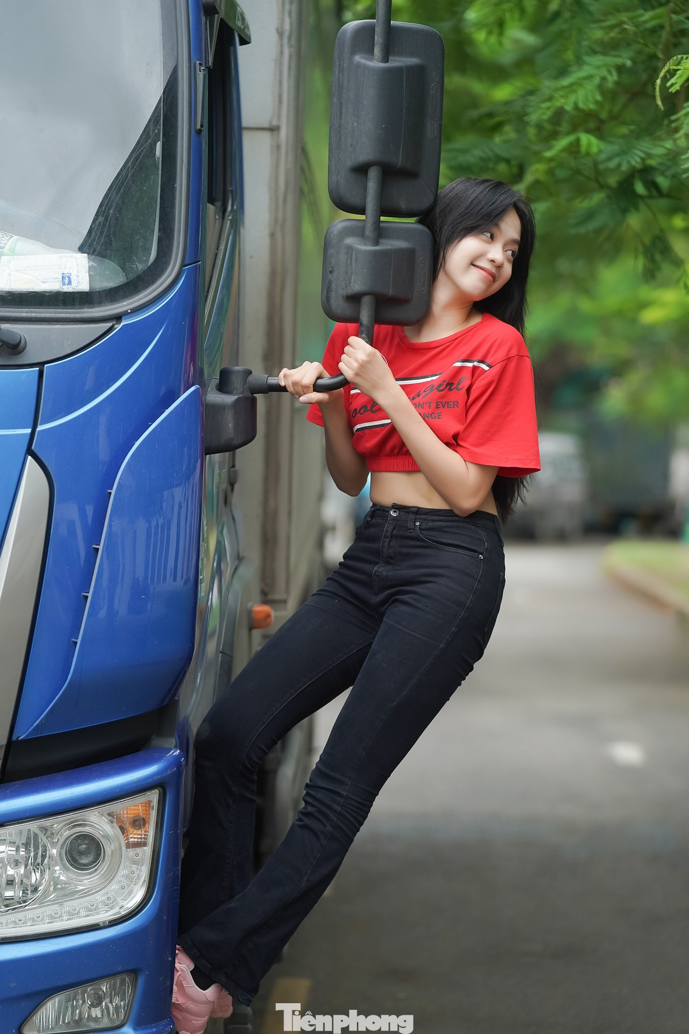 Trong cuộc phỏng vấn của Tiền Phong, Thanh Thủy nói cô là người rất thích được lên hình, làm người mẫu. Trước khi trở thành Hoa hậu Việt Nam 2022, cô là một trong những người đẹp "mê" chụp ảnh nhất tại nhà chung.