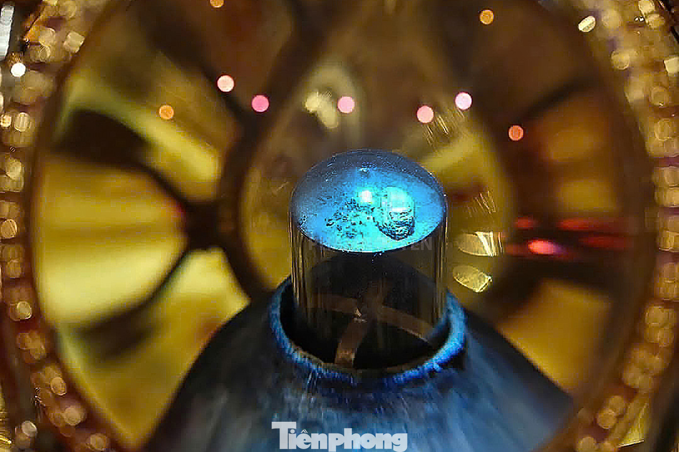 Hình ảnh hiếm hoi về phần Xá lợi của Đức Phật bên trong bảo tháp. Xá lợi Đức Phật được chiêm bái từ 6h đến 22h mỗi ngày, từ 3/5 đến 8/5. Riêng sáng 6/5, khu vực chiêm bái chỉ dành riêng cho đại biểu tham dự Đại lễ Vesak. Hình ảnh hiếm hoi về phần Xá lợi của Đức Phật bên trong bảo tháp. Xá lợi Đức Phật được chiêm bái từ 6h đến 22h mỗi ngày, từ 3/5 đến 8/5. Riêng sáng 6/5, khu vực chiêm bái chỉ dành riêng cho đại biểu tham dự Đại lễ Vesak.