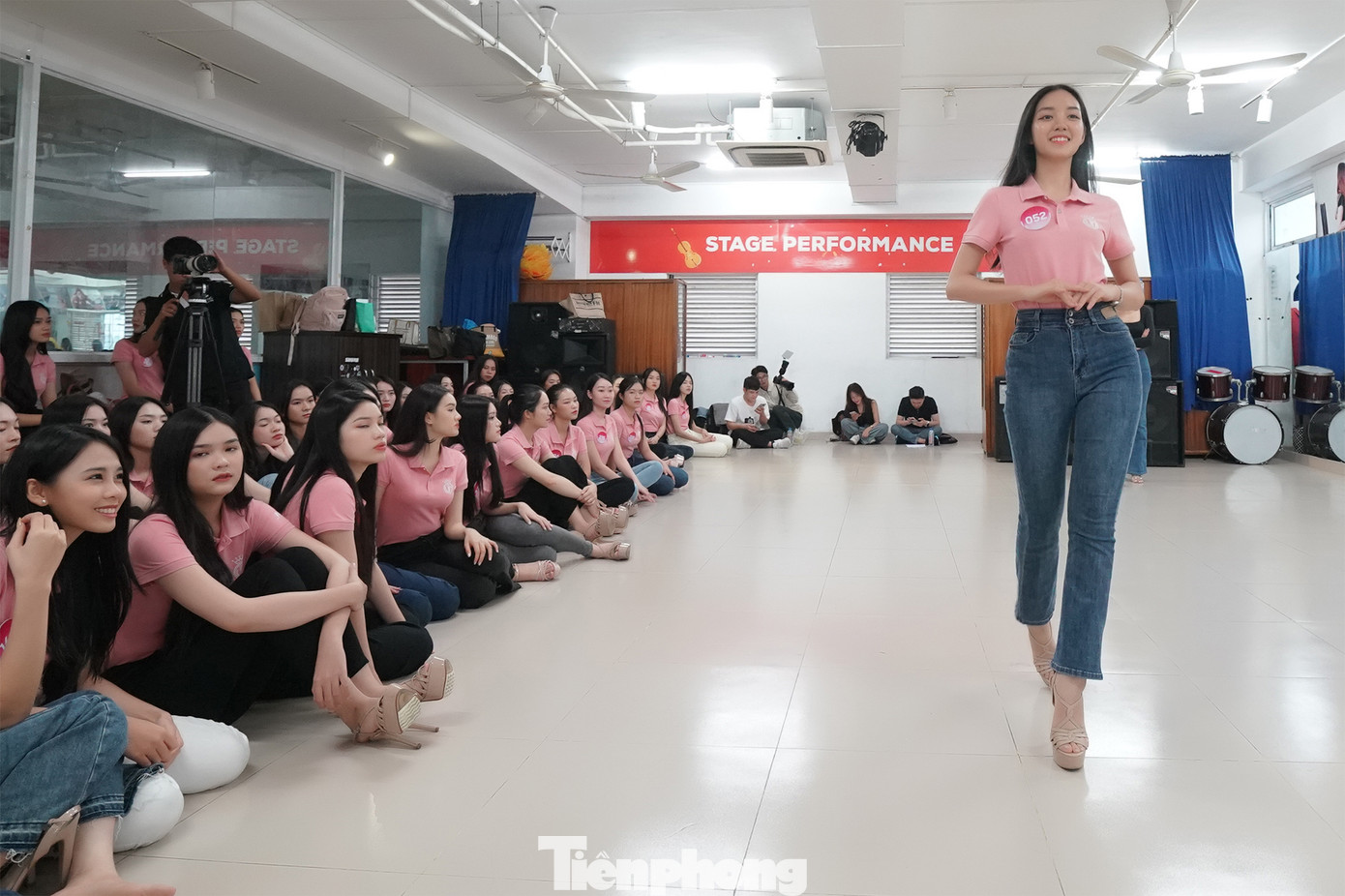 Tại những buổi tập luyện đầu thuộc vòng chung khảo toàn quốc, Trần Lê Mai Chi mang lại năng lượng tích cực, khả năng tạo dáng và catwalk ổn định.