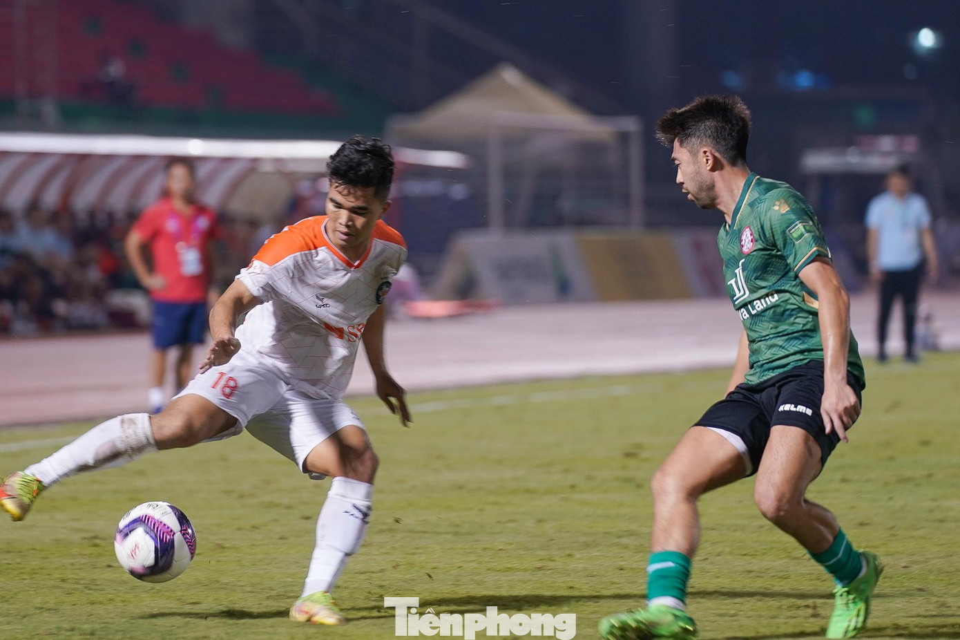 Với kết quả nói trên, SHB.ĐN (25 điểm) và TP.HCM (24 điểm) đã trụ hạng sớm 2 vòng đấu vì ở lượt trận tới, Nam Định (20 điểm) và Sài Gòn (19 điểm) sẽ phải quyết đấu với nhau.