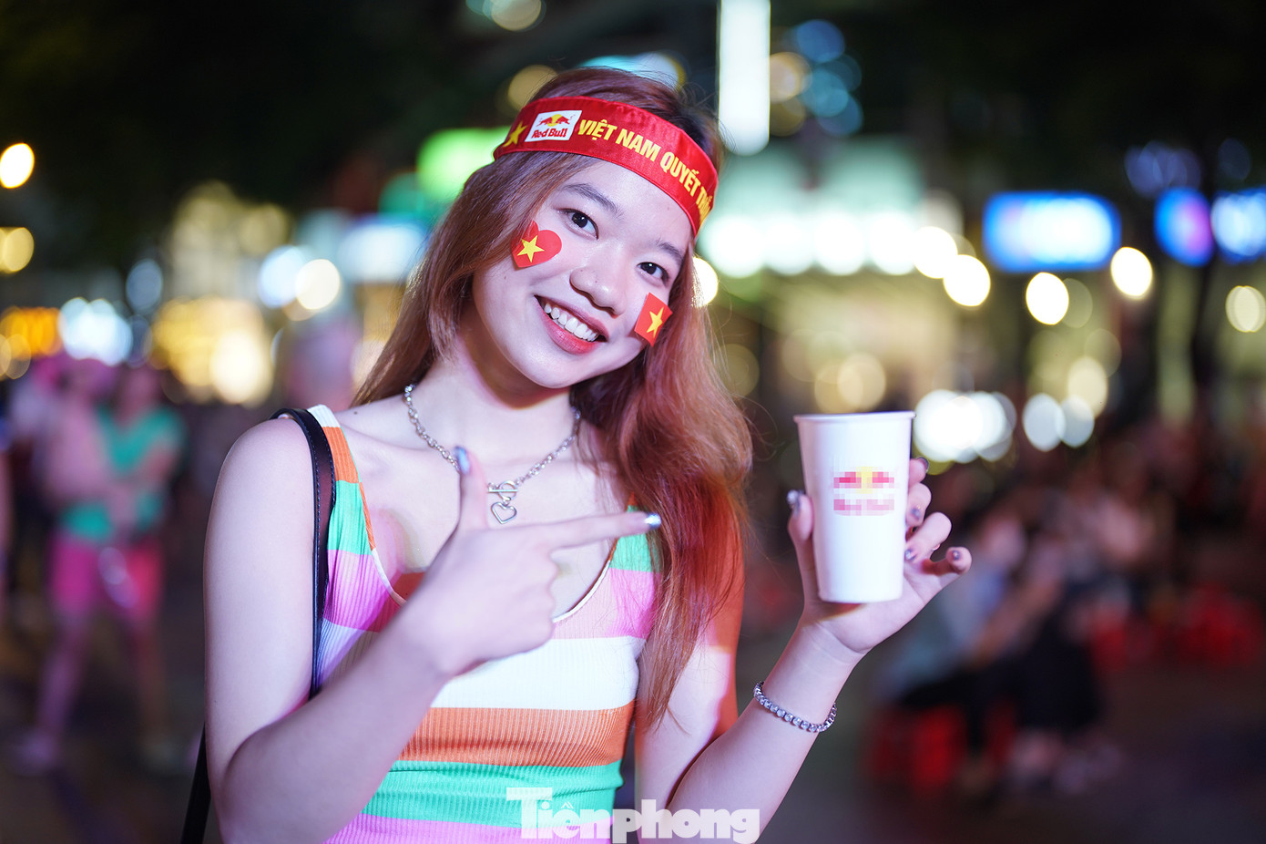 Nét đáng yêu của một cổ động viên.