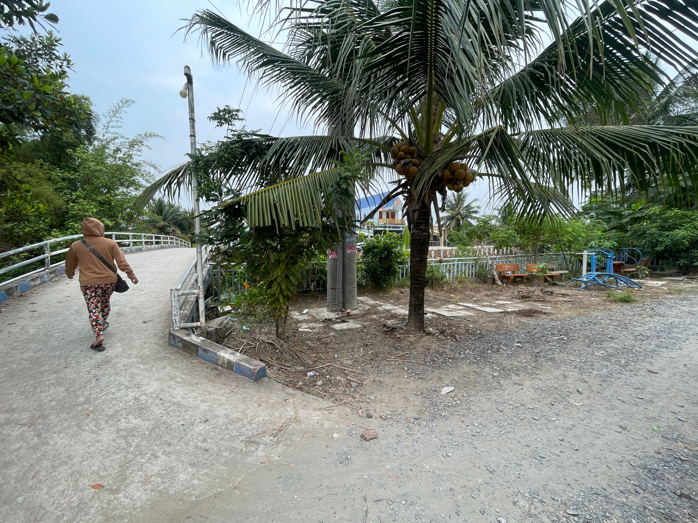 Hai bên bờ kênh Rạch Nổ hai ngày nay vắng người qua lại hơn.