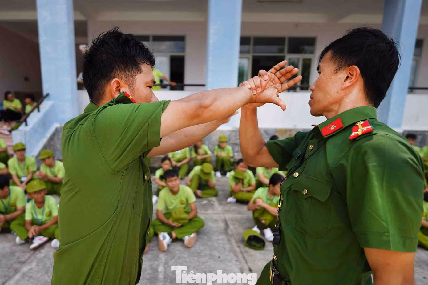 Huấn luyện các thế võ cơ bản để tự vệ và trấn áp tội phạm