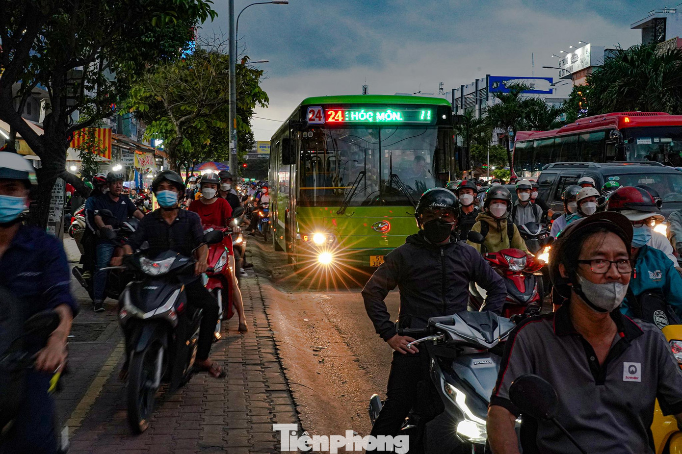 Xe buýt thực sự chưa phải là lựa chọn tối ưu cho người dân bởi nhiều nguyên nhân.